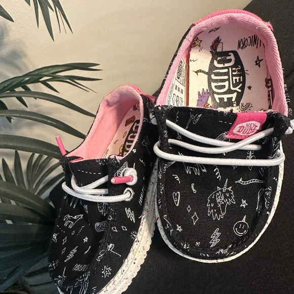 Baby HEYDUDE Wendy Unicorn Notebook  -NWOT - Picture 2 of 4